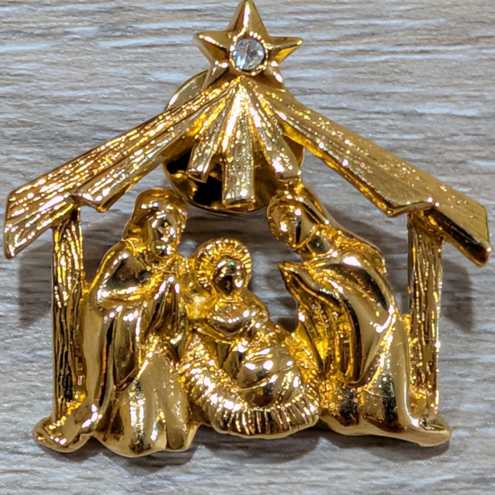 Vintage Nativity Scene Brooch